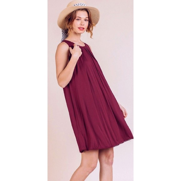 New UMGEE S M Merlot Sleeveless Round Neck Shift Dress Crochet Trim Pintuck - Picture 3 of 4